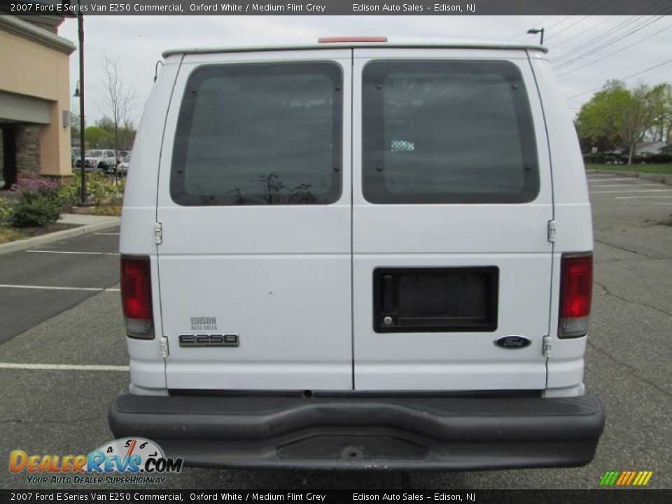 2007 Ford E Series Van E250 Commercial Oxford White / Medium Flint Grey Photo #6