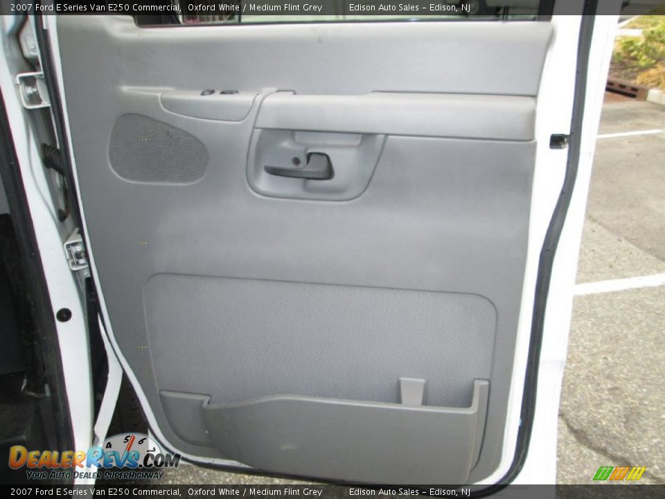 2007 Ford E Series Van E250 Commercial Oxford White / Medium Flint Grey Photo #25