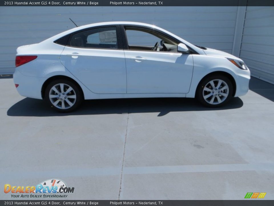 2013 Hyundai Accent GLS 4 Door Century White / Beige Photo #3