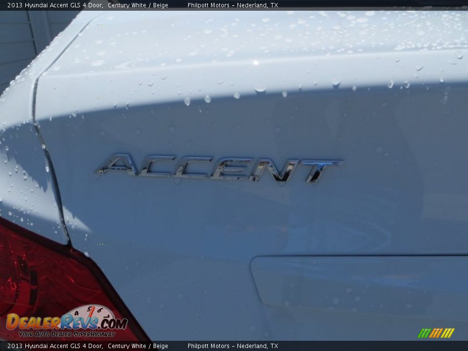 2013 Hyundai Accent GLS 4 Door Century White / Beige Photo #6
