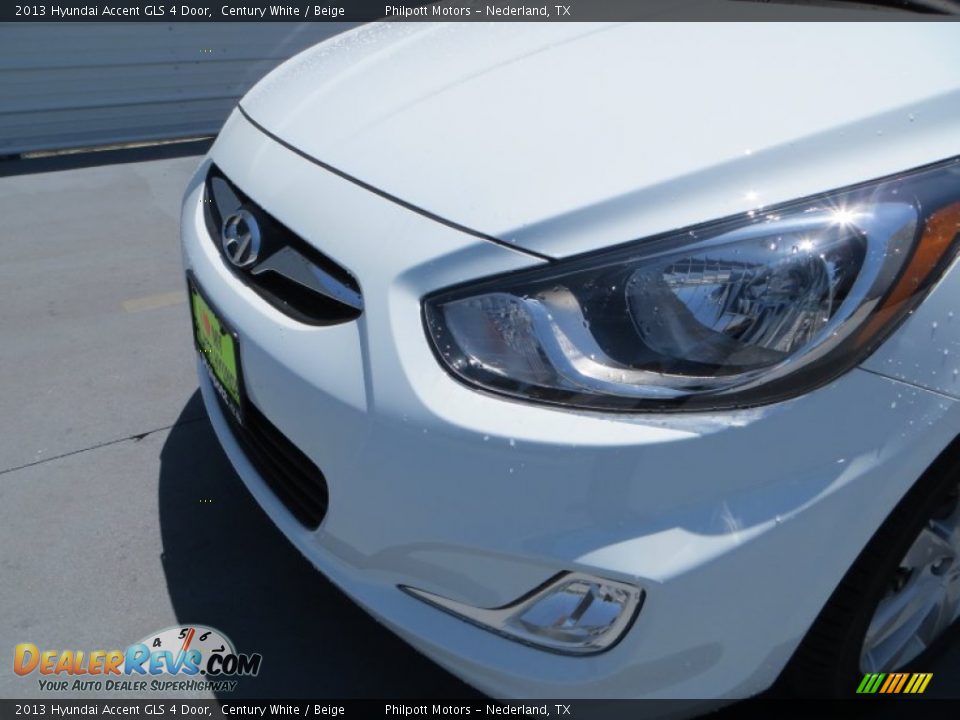 2013 Hyundai Accent GLS 4 Door Century White / Beige Photo #11