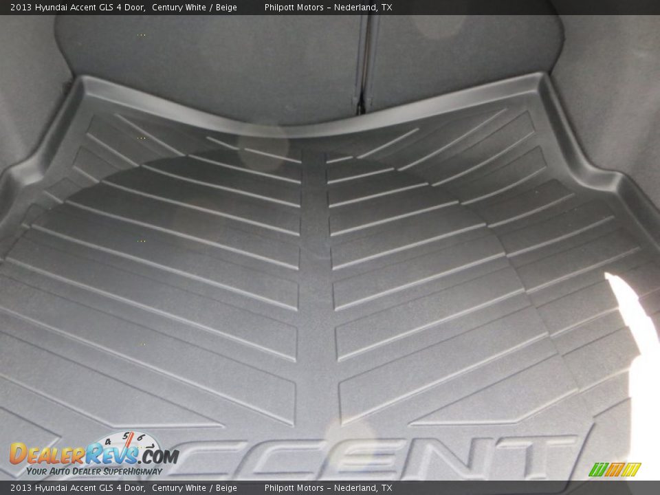 2013 Hyundai Accent GLS 4 Door Century White / Beige Photo #15