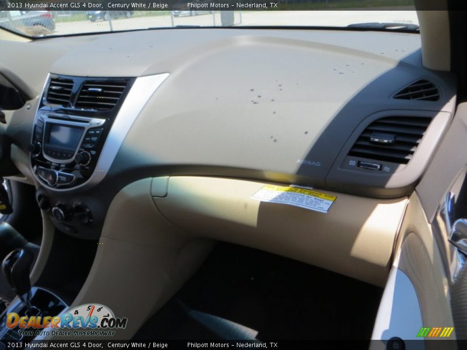 2013 Hyundai Accent GLS 4 Door Century White / Beige Photo #17