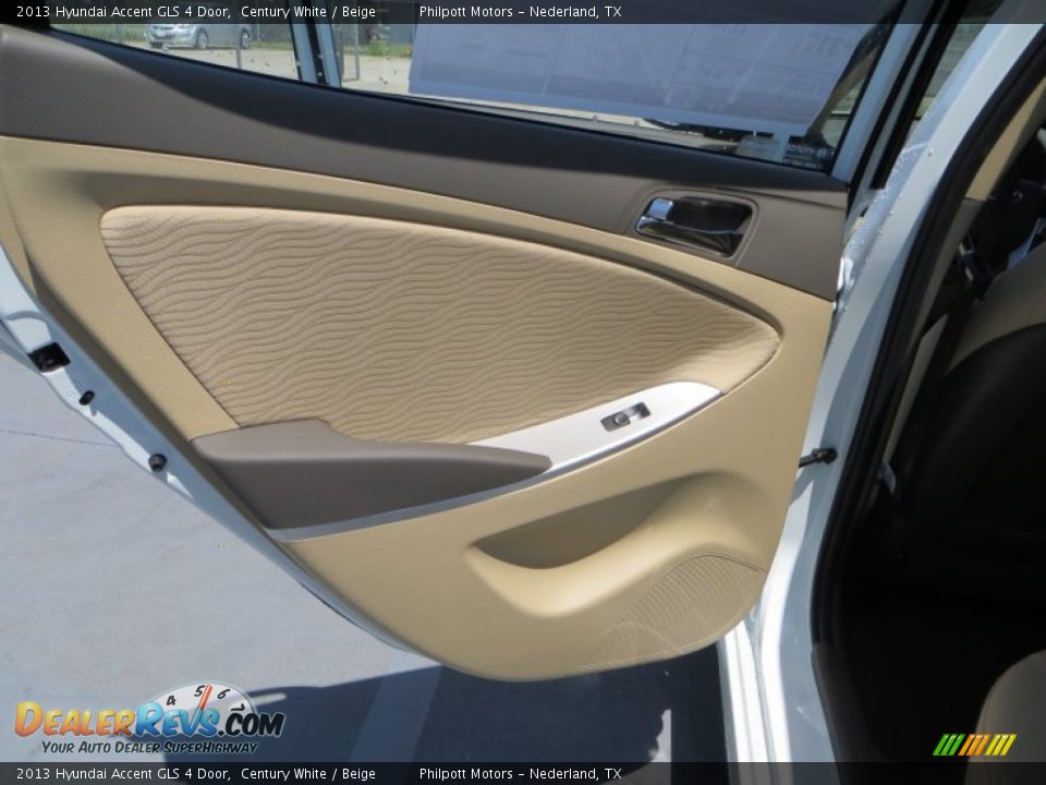 2013 Hyundai Accent GLS 4 Door Century White / Beige Photo #18