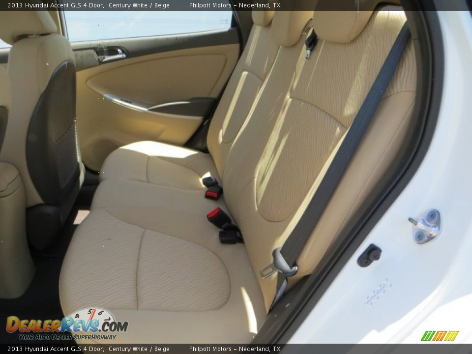 2013 Hyundai Accent GLS 4 Door Century White / Beige Photo #19