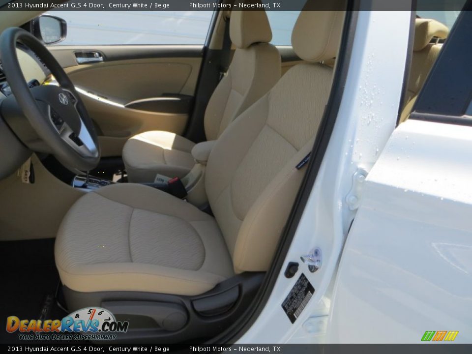 2013 Hyundai Accent GLS 4 Door Century White / Beige Photo #21
