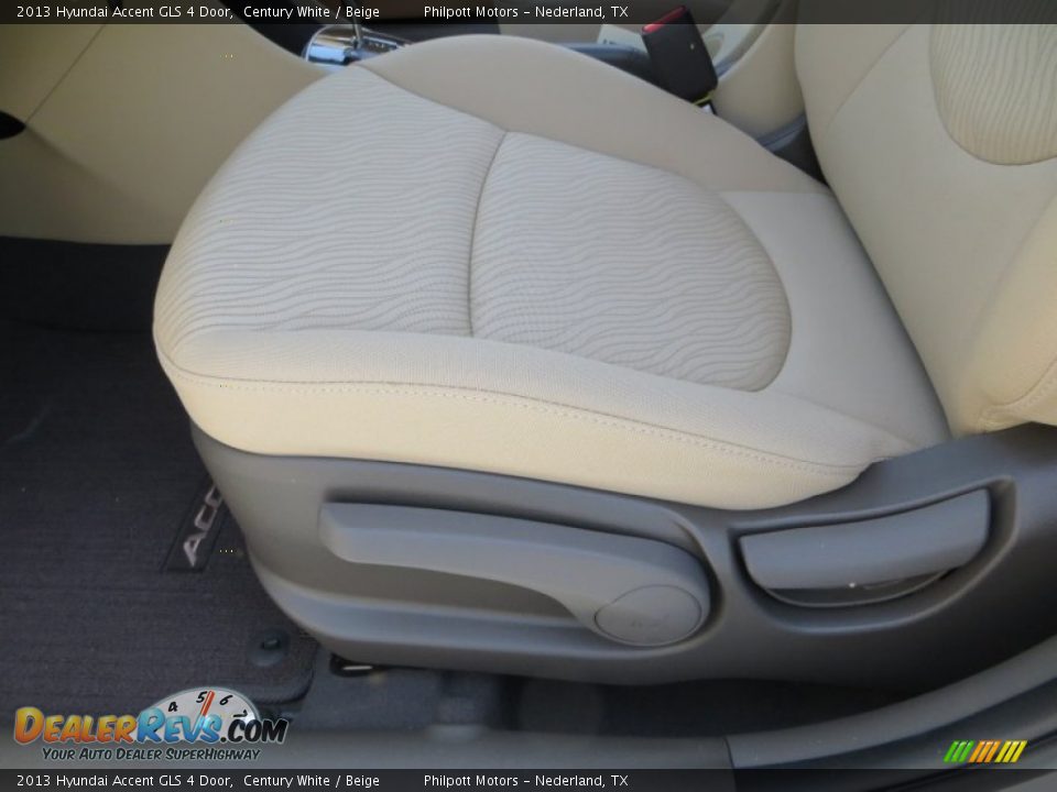 2013 Hyundai Accent GLS 4 Door Century White / Beige Photo #22