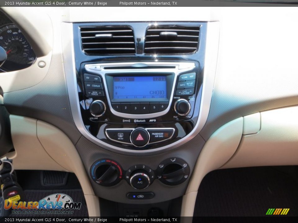 2013 Hyundai Accent GLS 4 Door Century White / Beige Photo #24