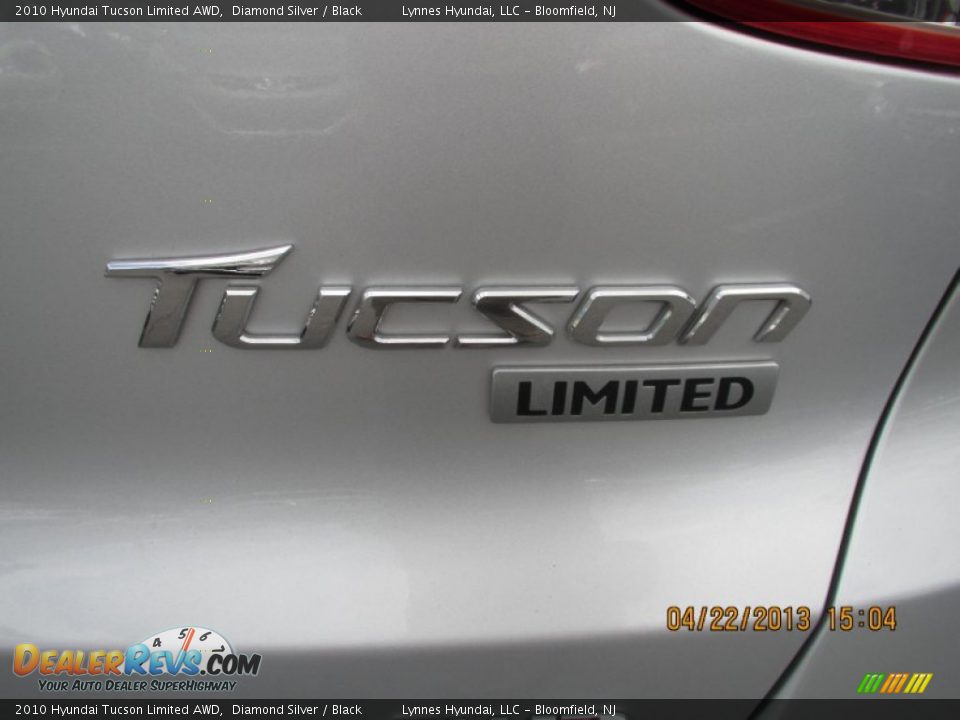 2010 Hyundai Tucson Limited AWD Diamond Silver / Black Photo #7