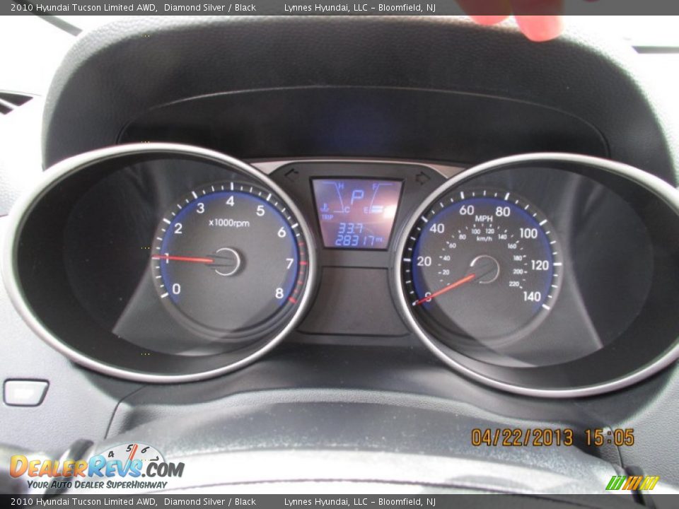 2010 Hyundai Tucson Limited AWD Diamond Silver / Black Photo #13