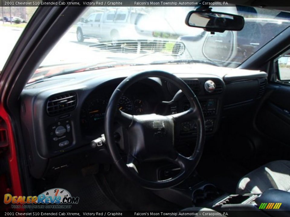2001 Chevrolet S10 Extended Cab Xtreme Victory Red / Graphite Photo #10