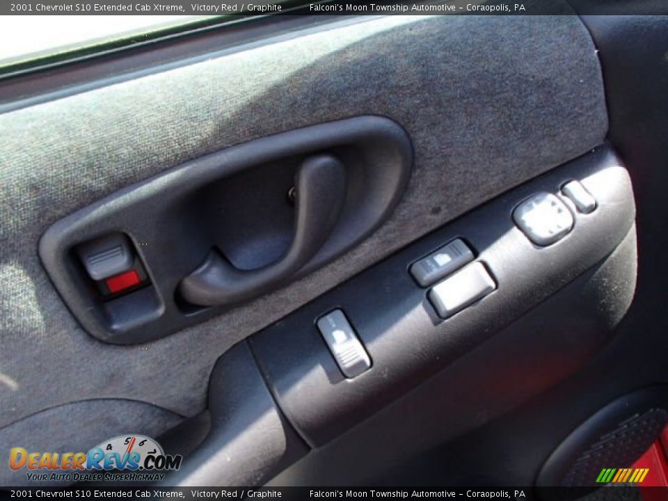 2001 Chevrolet S10 Extended Cab Xtreme Victory Red / Graphite Photo #16
