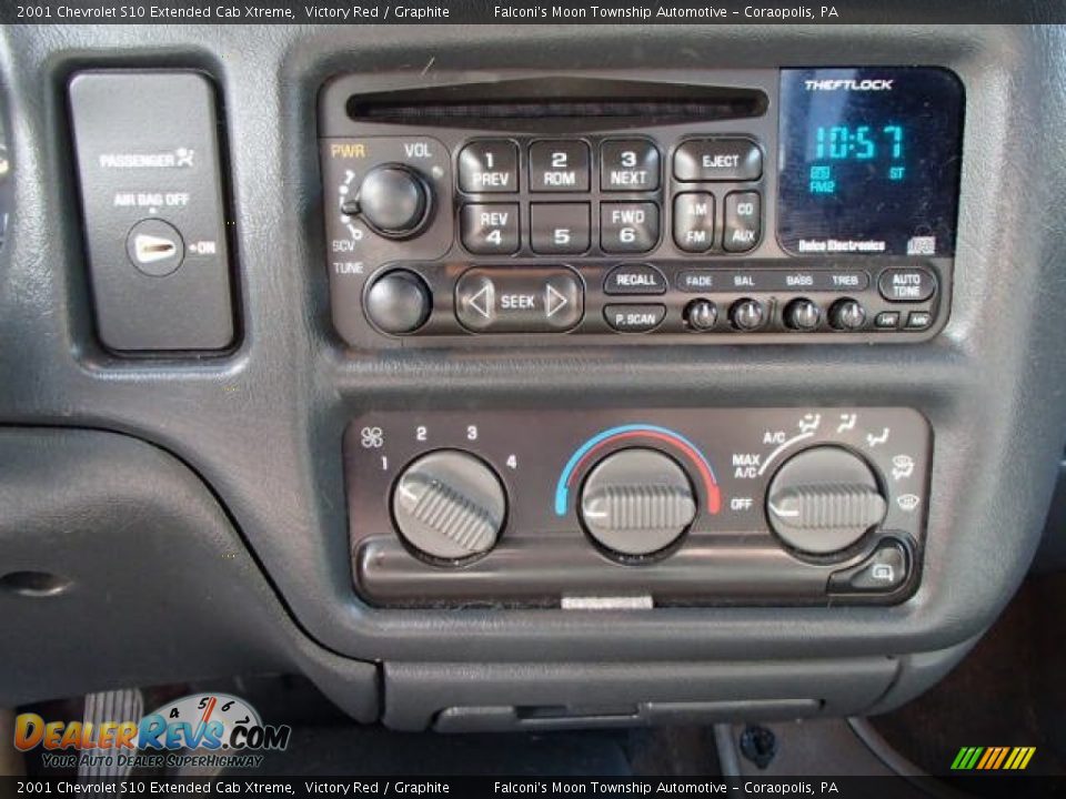 2001 Chevrolet S10 Extended Cab Xtreme Victory Red / Graphite Photo #17