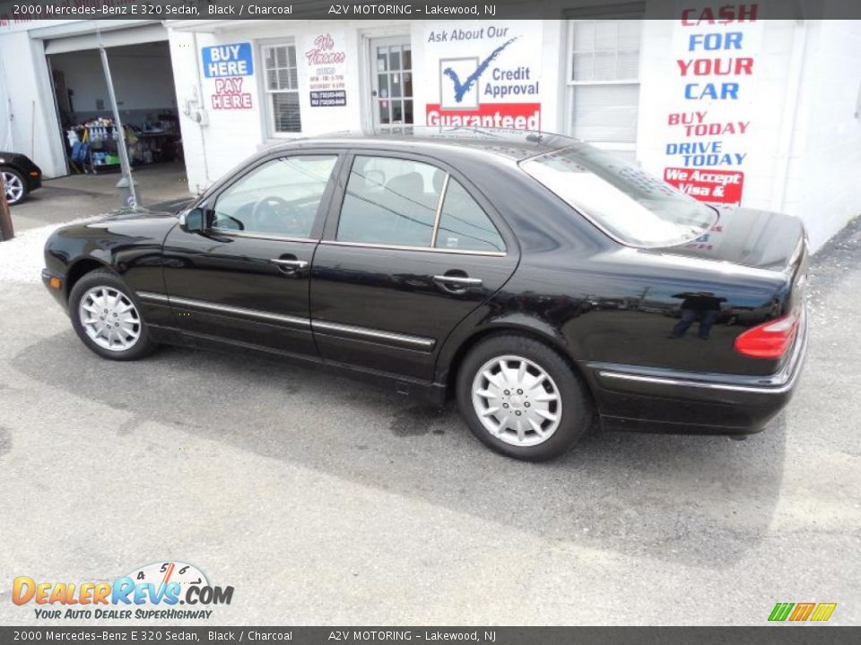 2000 Mercedes-Benz E 320 Sedan Black / Charcoal Photo #1