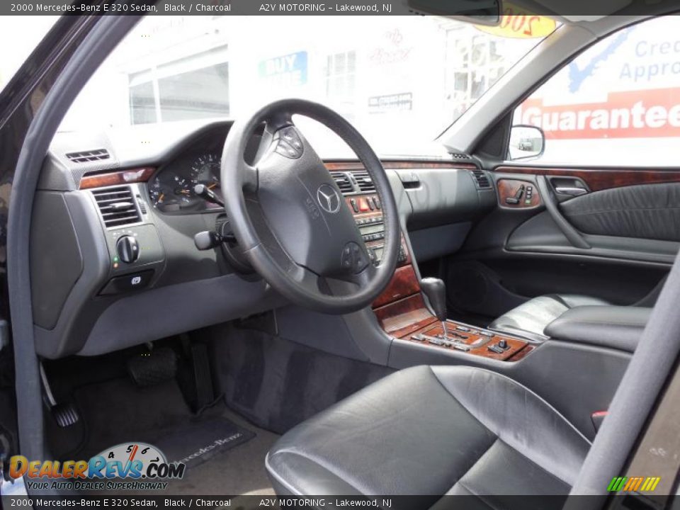 2000 Mercedes-Benz E 320 Sedan Black / Charcoal Photo #4
