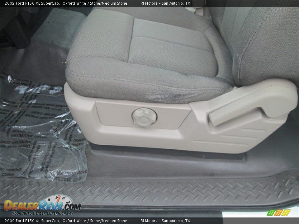 2009 Ford F150 XL SuperCab Oxford White / Stone/Medium Stone Photo #10