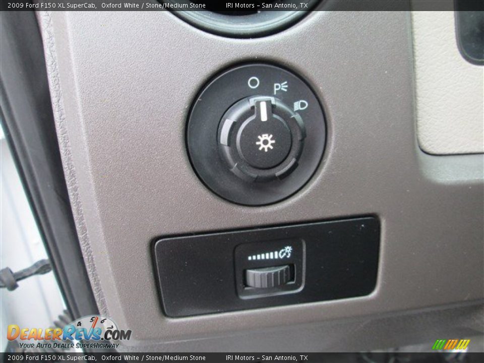 2009 Ford F150 XL SuperCab Oxford White / Stone/Medium Stone Photo #13