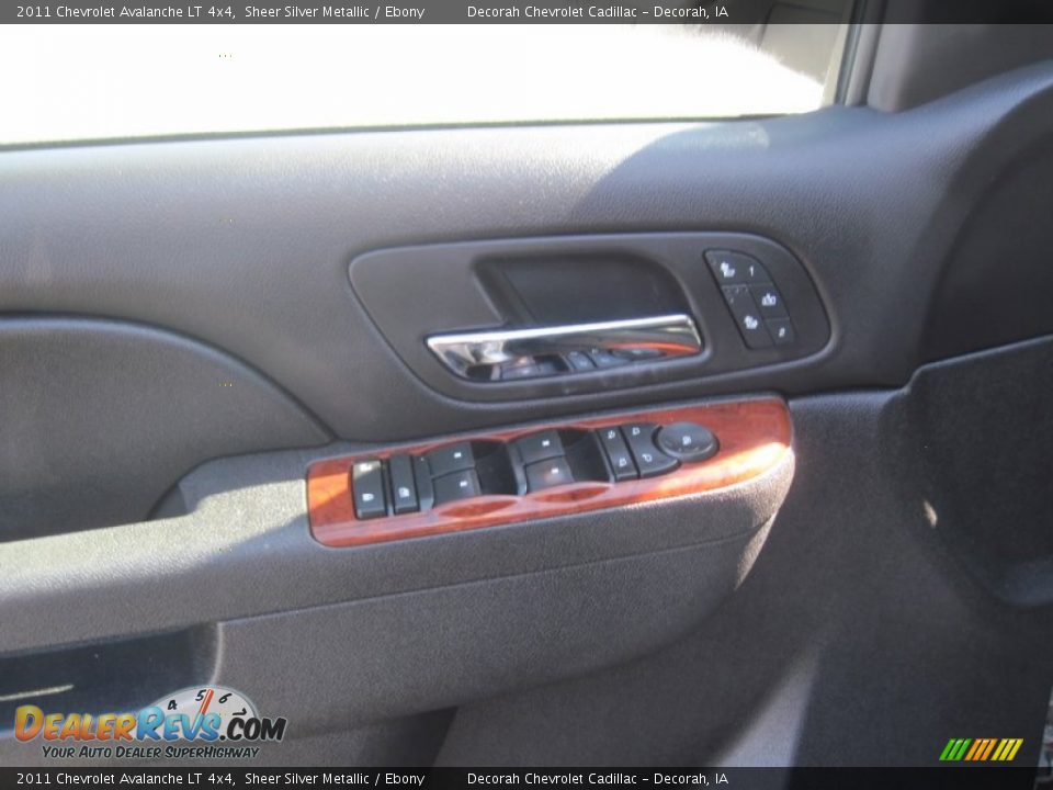 2011 Chevrolet Avalanche LT 4x4 Sheer Silver Metallic / Ebony Photo #10