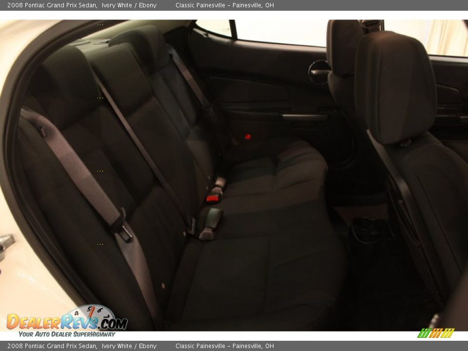 2008 Pontiac Grand Prix Sedan Ivory White / Ebony Photo #16