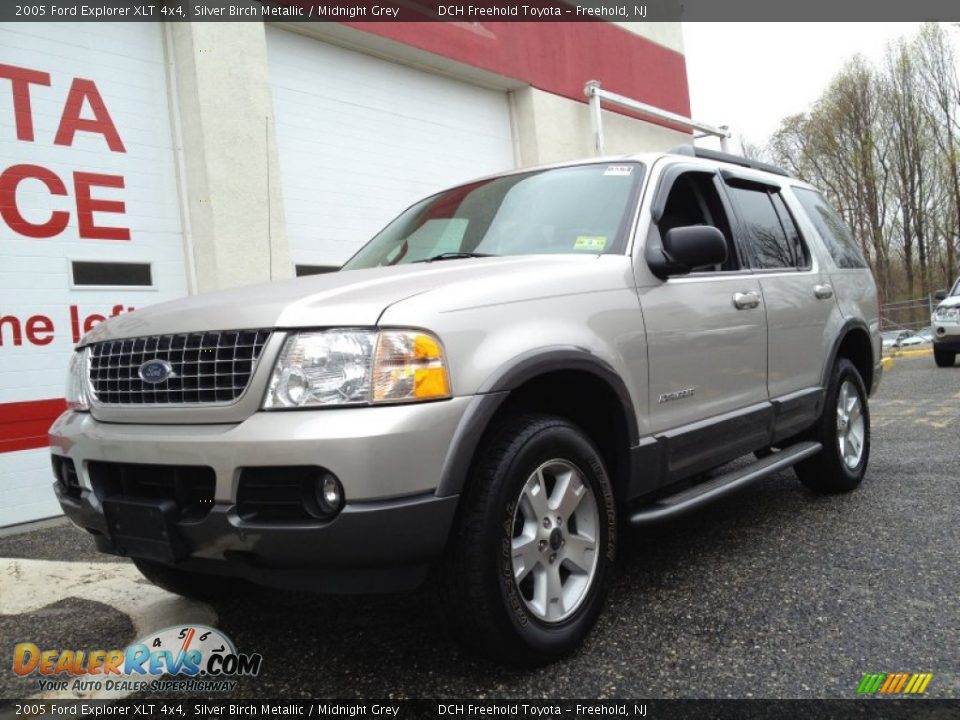 2005 Ford Explorer XLT 4x4 Silver Birch Metallic / Midnight Grey Photo #1