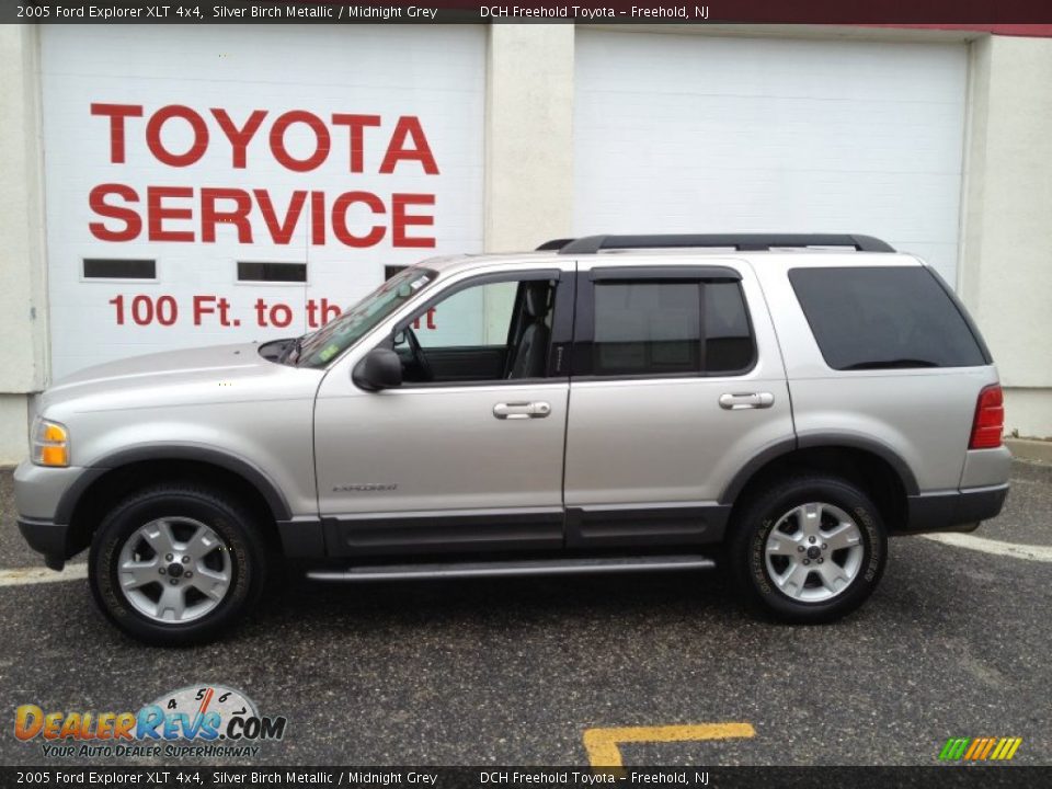 2005 Ford Explorer XLT 4x4 Silver Birch Metallic / Midnight Grey Photo #3