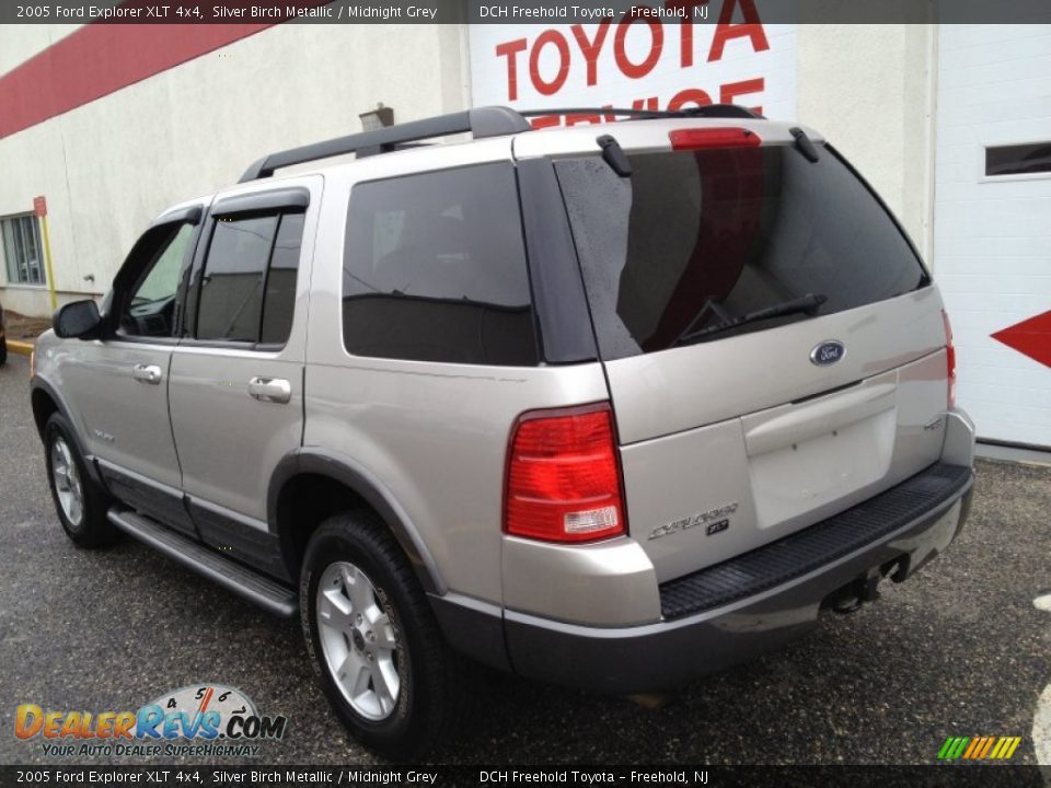 2005 Ford Explorer XLT 4x4 Silver Birch Metallic / Midnight Grey Photo #4