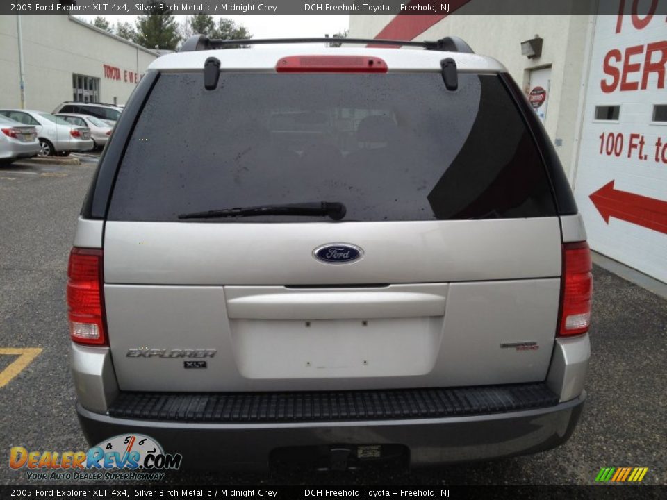 2005 Ford Explorer XLT 4x4 Silver Birch Metallic / Midnight Grey Photo #5