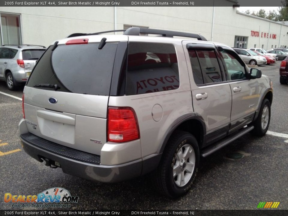 2005 Ford Explorer XLT 4x4 Silver Birch Metallic / Midnight Grey Photo #6