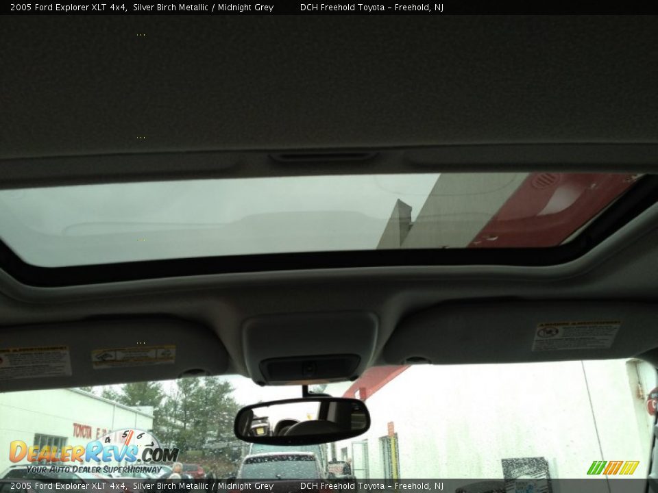 2005 Ford Explorer XLT 4x4 Silver Birch Metallic / Midnight Grey Photo #11