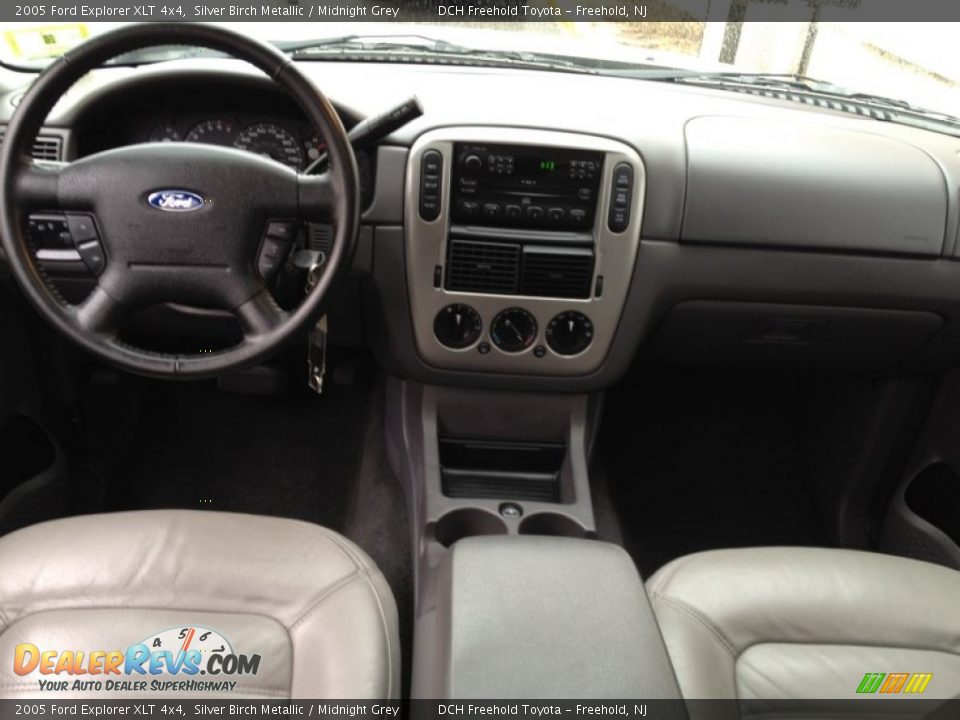 2005 Ford Explorer XLT 4x4 Silver Birch Metallic / Midnight Grey Photo #12