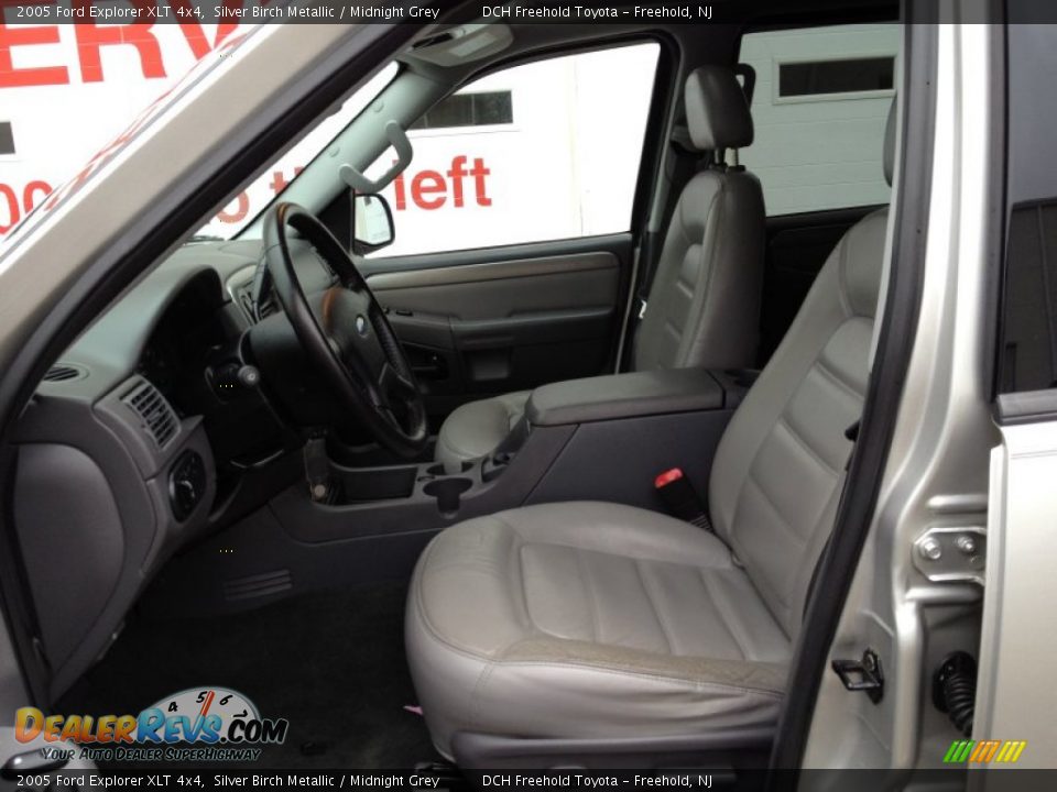 2005 Ford Explorer XLT 4x4 Silver Birch Metallic / Midnight Grey Photo #15