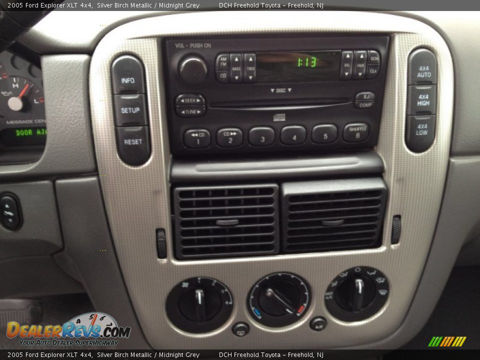 2005 Ford Explorer XLT 4x4 Silver Birch Metallic / Midnight Grey Photo #18