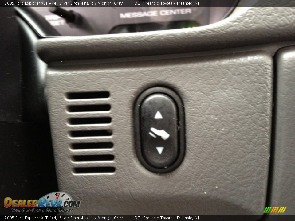 2005 Ford Explorer XLT 4x4 Silver Birch Metallic / Midnight Grey Photo #20
