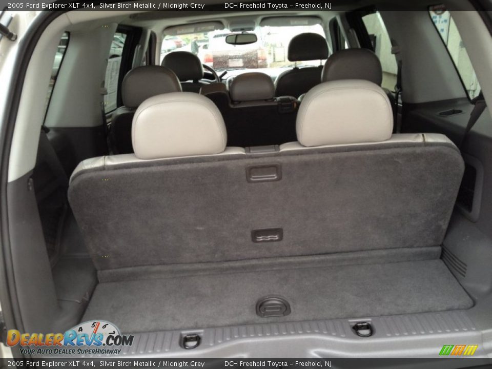 2005 Ford Explorer XLT 4x4 Silver Birch Metallic / Midnight Grey Photo #21