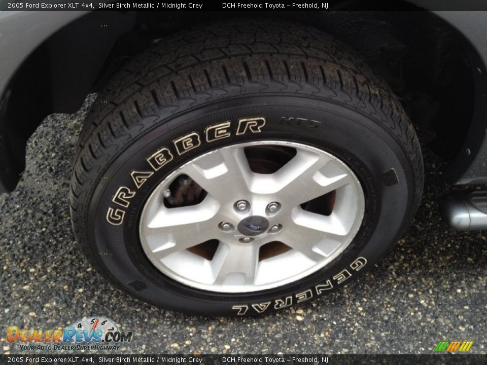 2005 Ford Explorer XLT 4x4 Silver Birch Metallic / Midnight Grey Photo #22