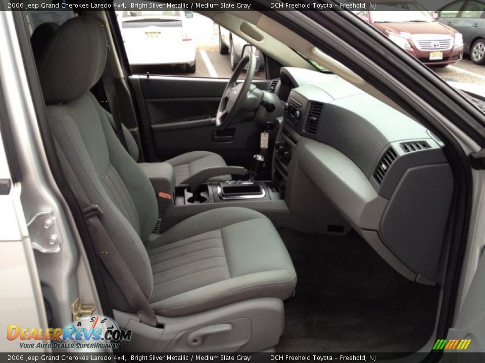 2006 Jeep Grand Cherokee Laredo 4x4 Bright Silver Metallic / Medium Slate Gray Photo #25