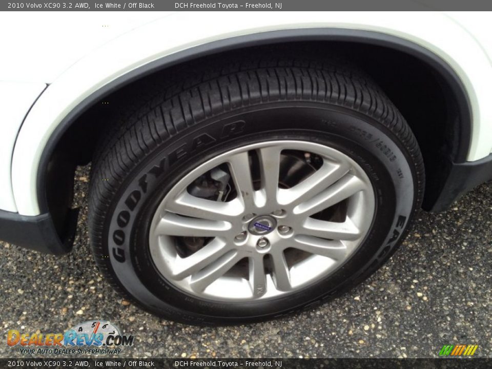 2010 Volvo XC90 3.2 AWD Ice White / Off Black Photo #8