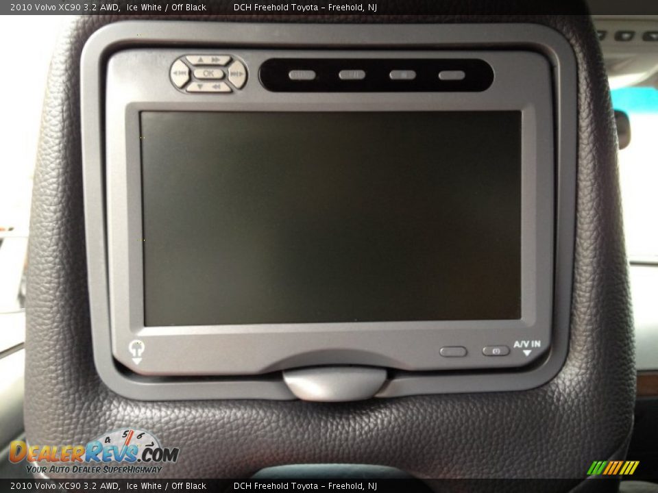 2010 Volvo XC90 3.2 AWD Ice White / Off Black Photo #11