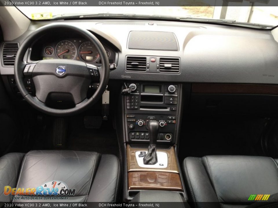 2010 Volvo XC90 3.2 AWD Ice White / Off Black Photo #13