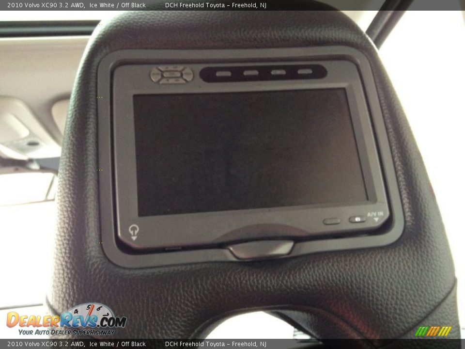 2010 Volvo XC90 3.2 AWD Ice White / Off Black Photo #14