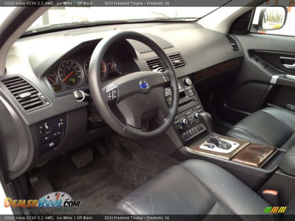 2010 Volvo XC90 3.2 AWD Ice White / Off Black Photo #16