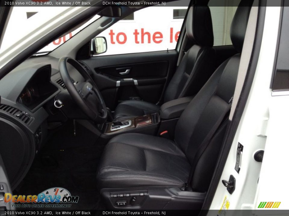 2010 Volvo XC90 3.2 AWD Ice White / Off Black Photo #17