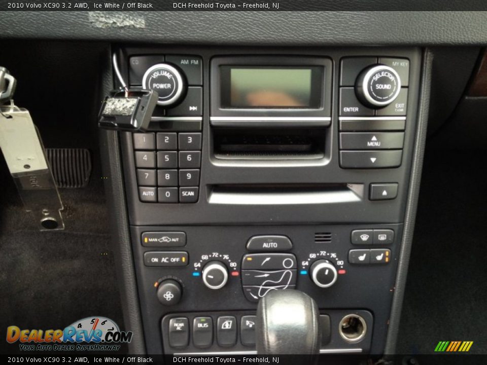 2010 Volvo XC90 3.2 AWD Ice White / Off Black Photo #21