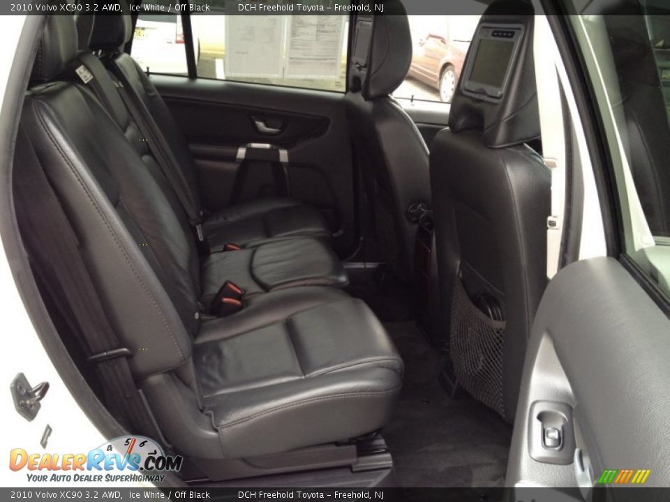 2010 Volvo XC90 3.2 AWD Ice White / Off Black Photo #27