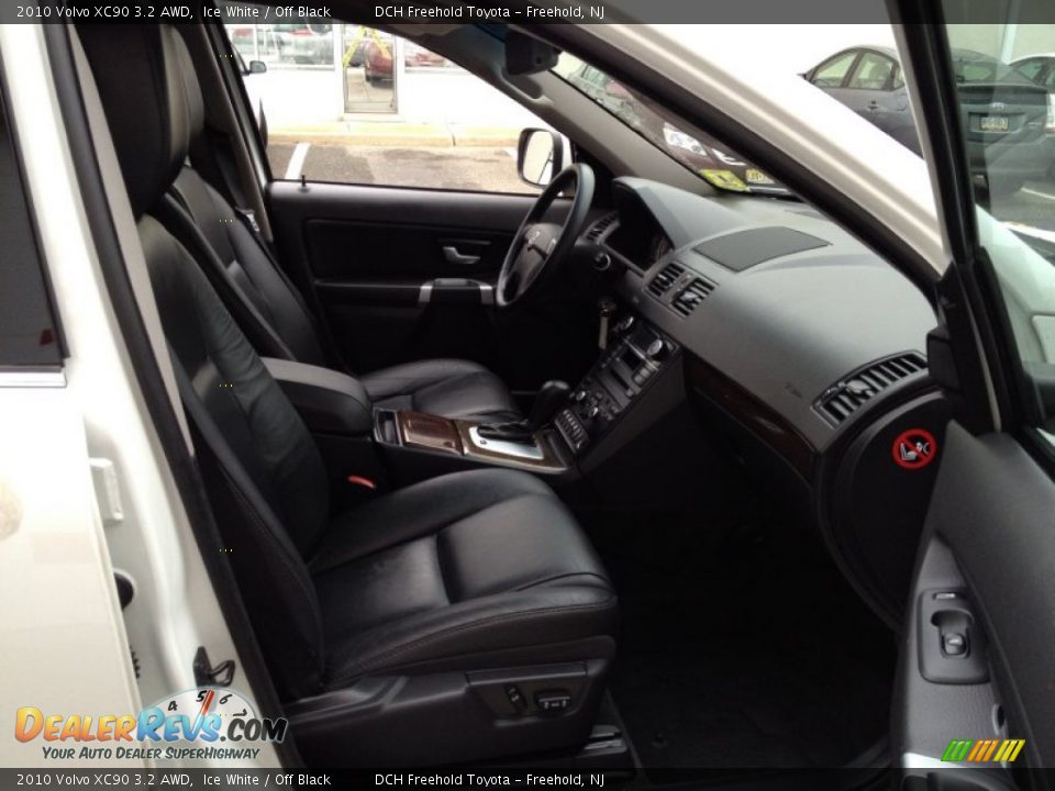 2010 Volvo XC90 3.2 AWD Ice White / Off Black Photo #30