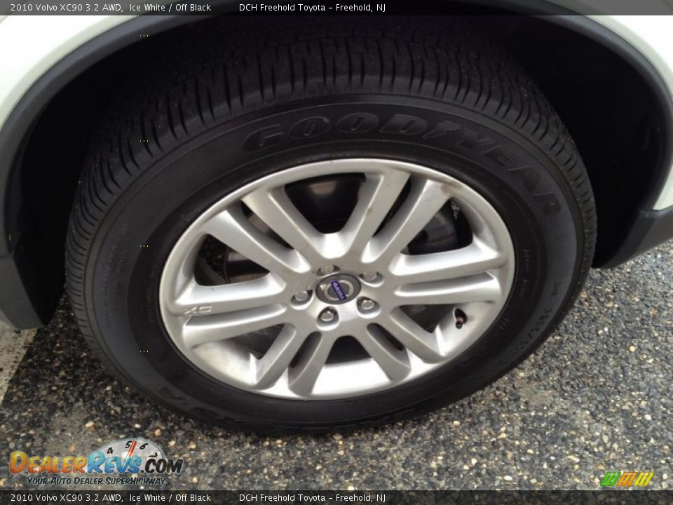 2010 Volvo XC90 3.2 AWD Ice White / Off Black Photo #31