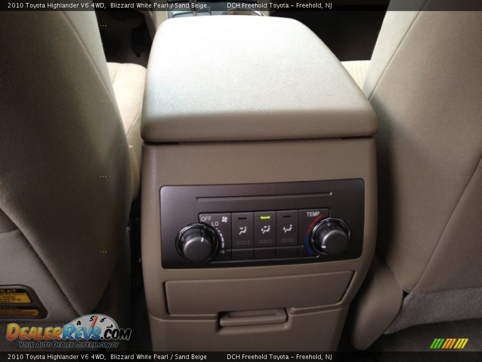 2010 Toyota Highlander V6 4WD Blizzard White Pearl / Sand Beige Photo #13