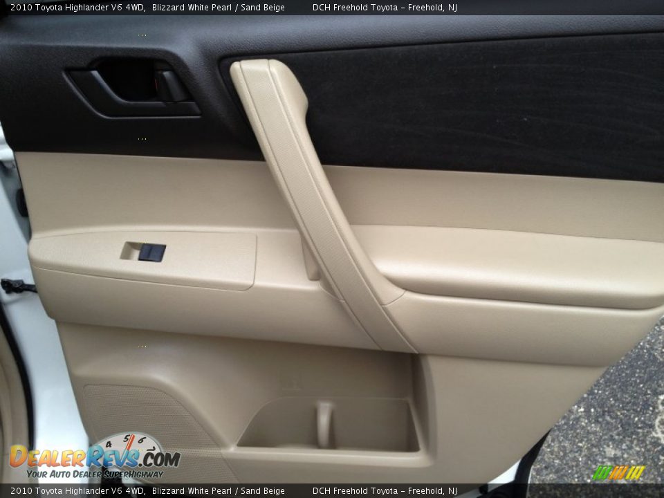 2010 Toyota Highlander V6 4WD Blizzard White Pearl / Sand Beige Photo #24