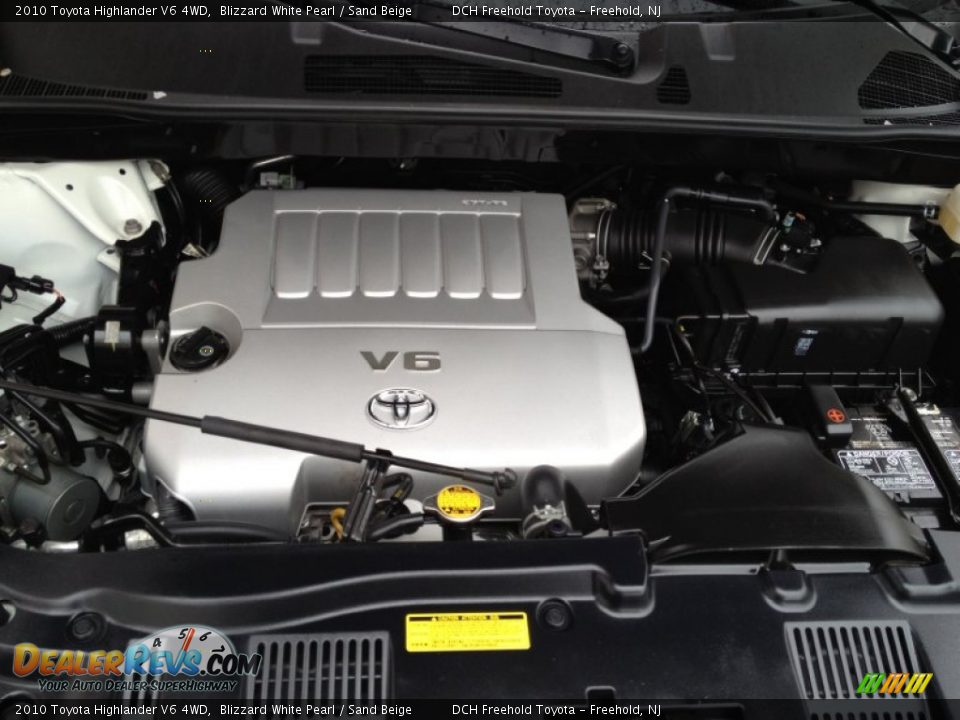 2010 Toyota Highlander V6 4WD Blizzard White Pearl / Sand Beige Photo #30