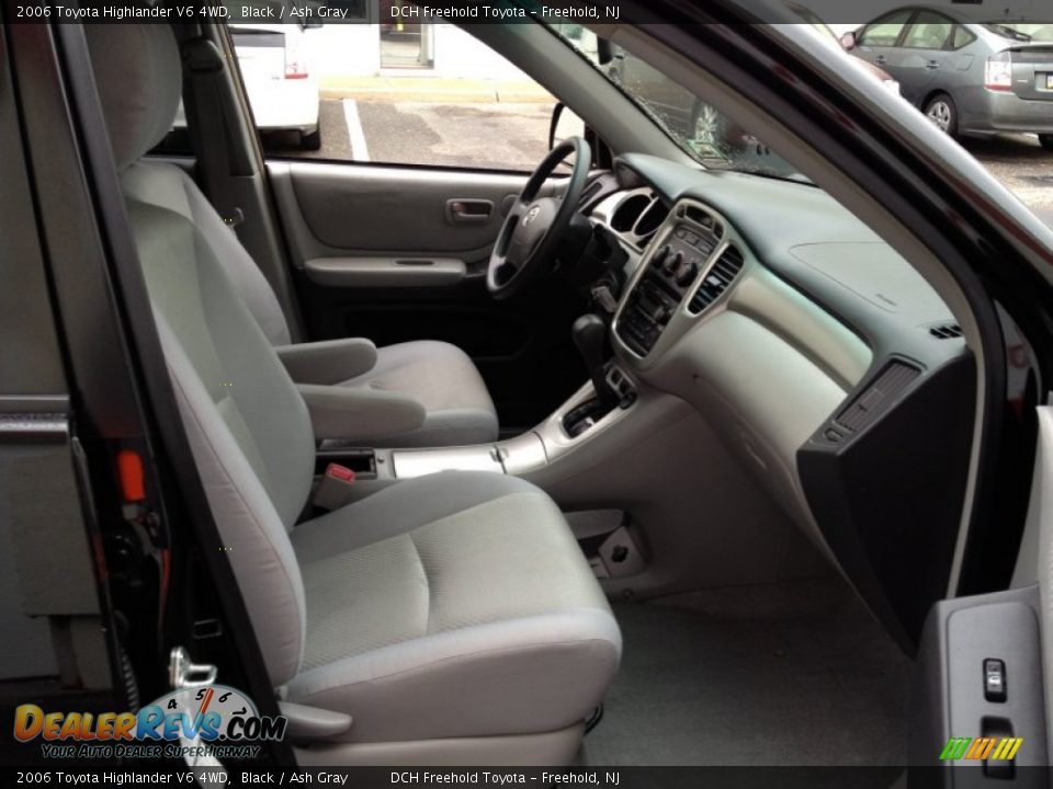 2006 Toyota Highlander V6 4WD Black / Ash Gray Photo #25
